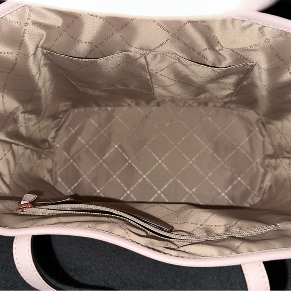 COPY - Michael Kors Tote Bag - Picture 3 of 6